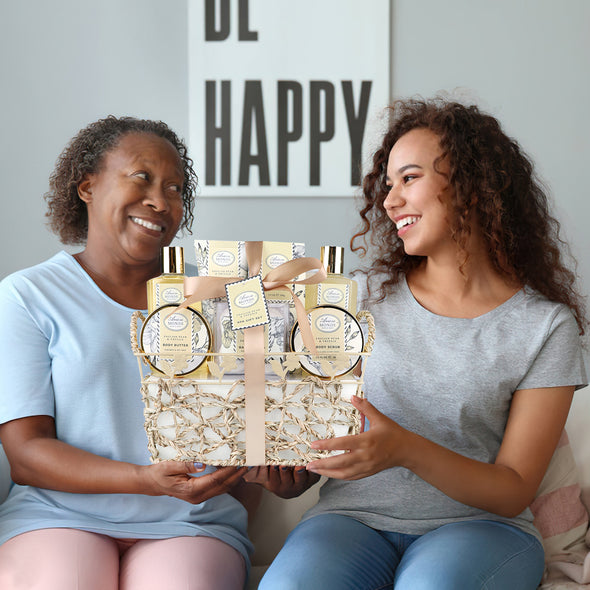 English Pear & Freesia Fragrance Bath Gift Basket